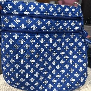 Vera Bradley, crossbody bag blue with flowered pattern.